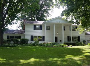 702 Maple Ln, Geneva, IL 60134