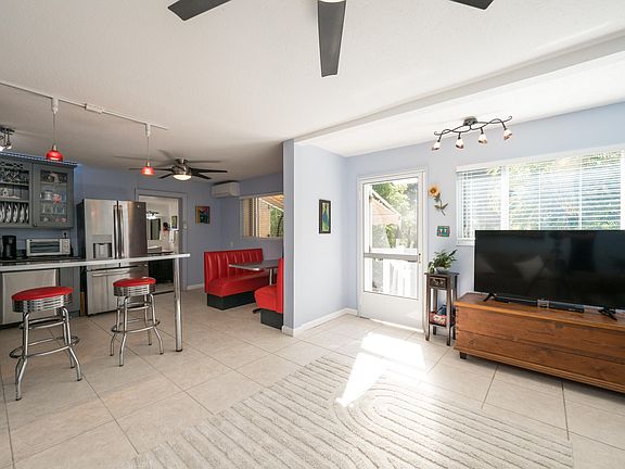 5th image of 740 Prado Cir