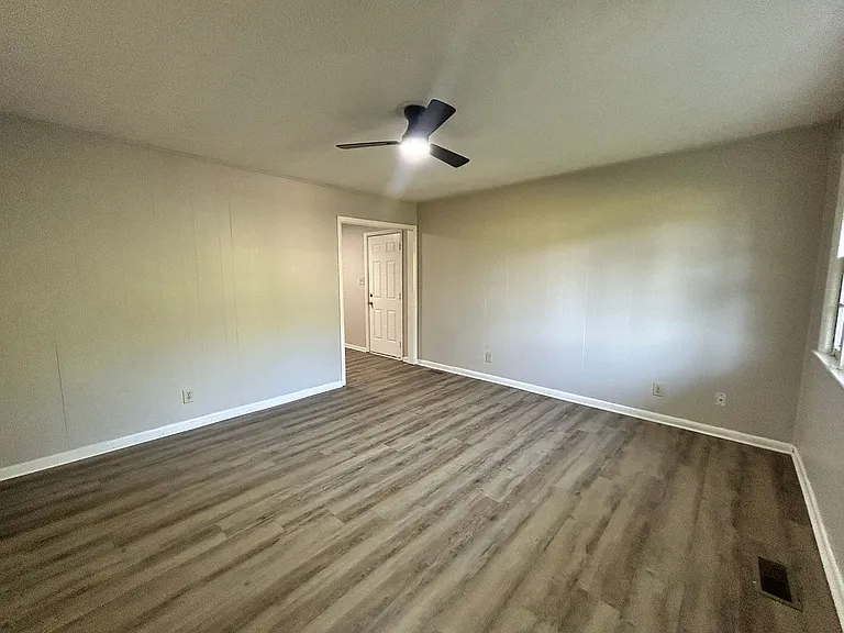 745 Rustland Dr — Photo 13