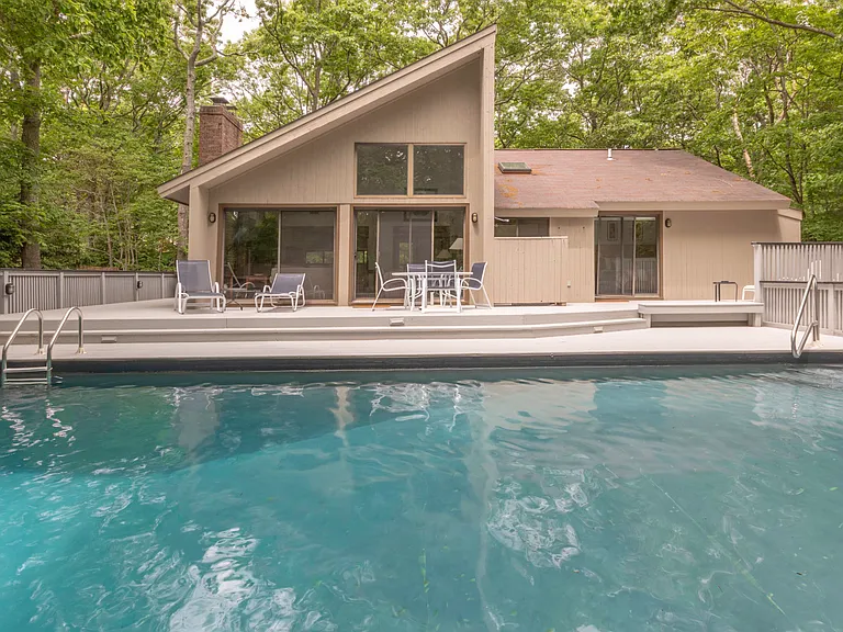 10 Wooded Oak Ln — Photo 1
