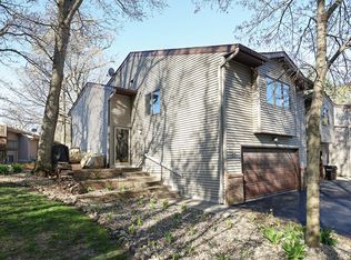 2370 Hillwood Dr E, Maplewood, MN 55119