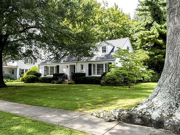 2nd image of 1909 Strathmoor Blvd