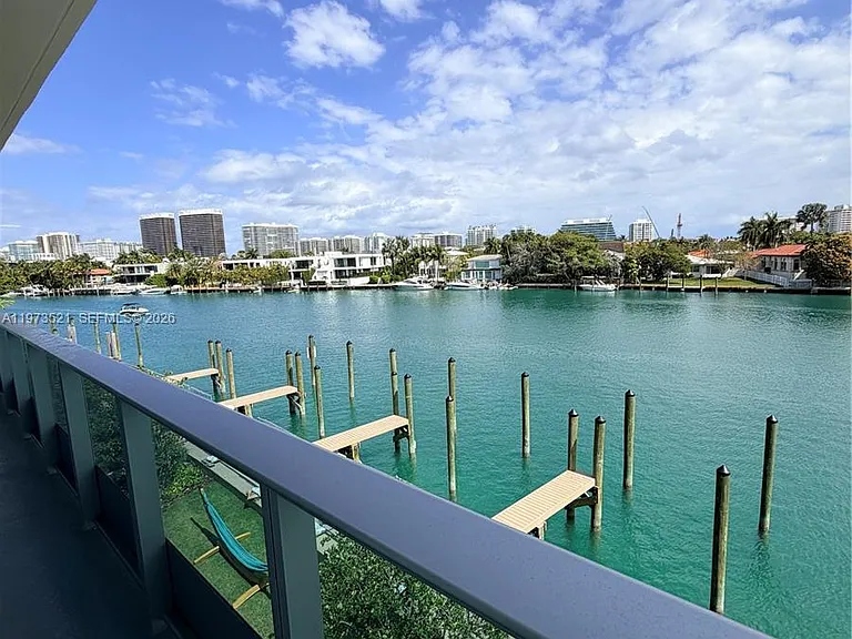 9201 E Bay Harbor Dr #303 — Photo 5