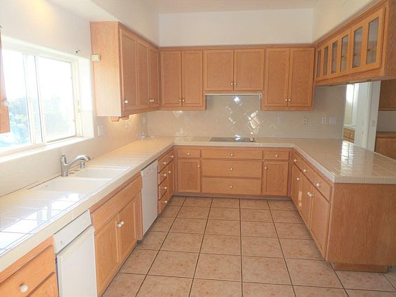 5th image of 1684 Sunset Dr