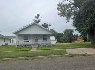 115 W Maple St, Gillespie, IL 62033