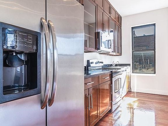 2nd image of 261 W 21st St APT 21