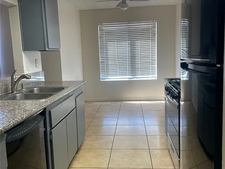 4570 Carriage Park Dr #B — Photo 10