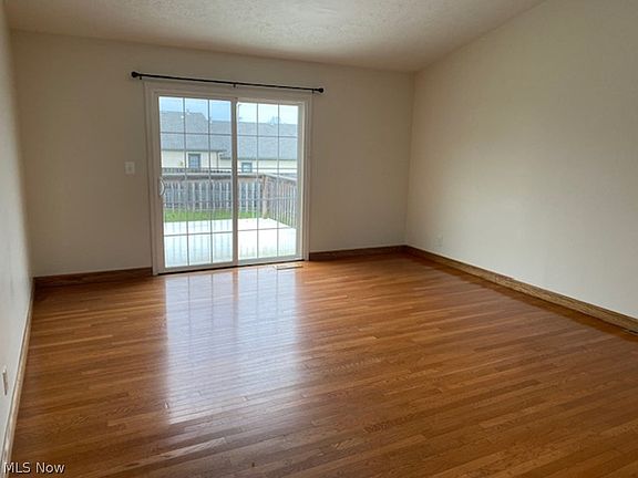 4th image of 4866 Darbyshire Ct