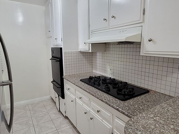 5th image of 1834 Thayer Ave #6