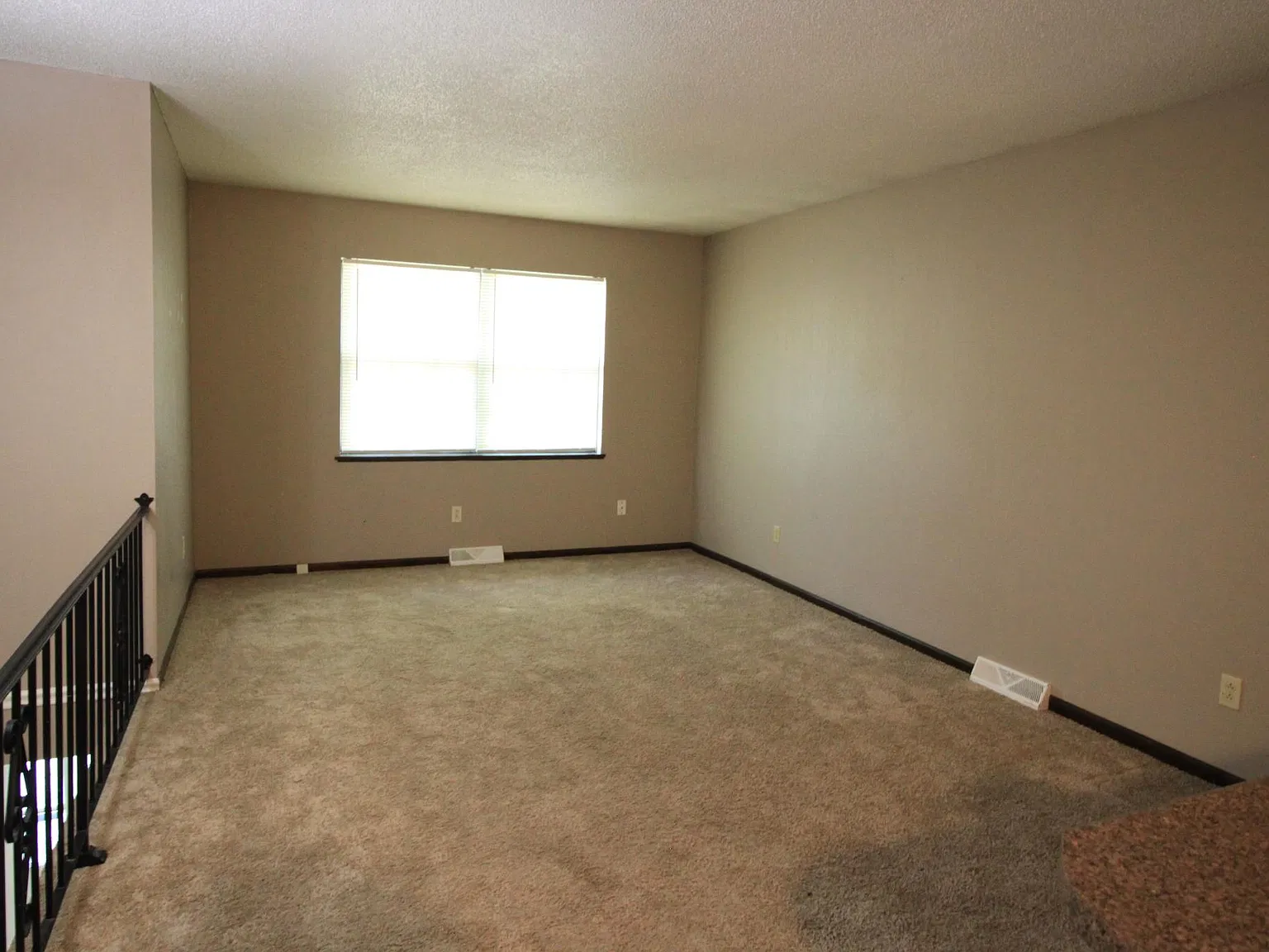 2 bed, 1.5 bath, 1200 sqft, $1,145 — Photo 4