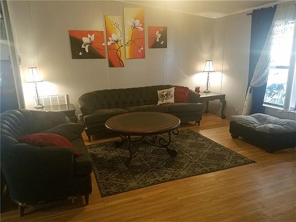 4th image of 1555 Oak Ln