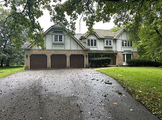 71 Crestview Dr, Oswego, IL 60543