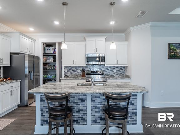 5th image of 9908 Lakeview Dr