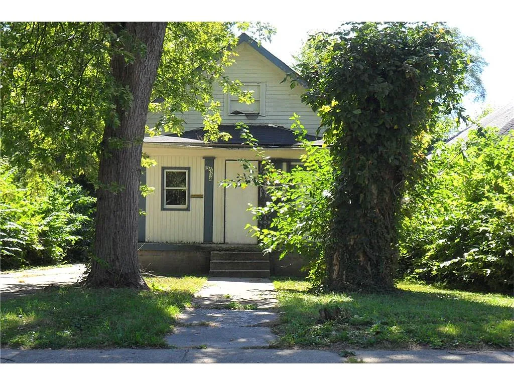 1347 W 33rd St photo 1
