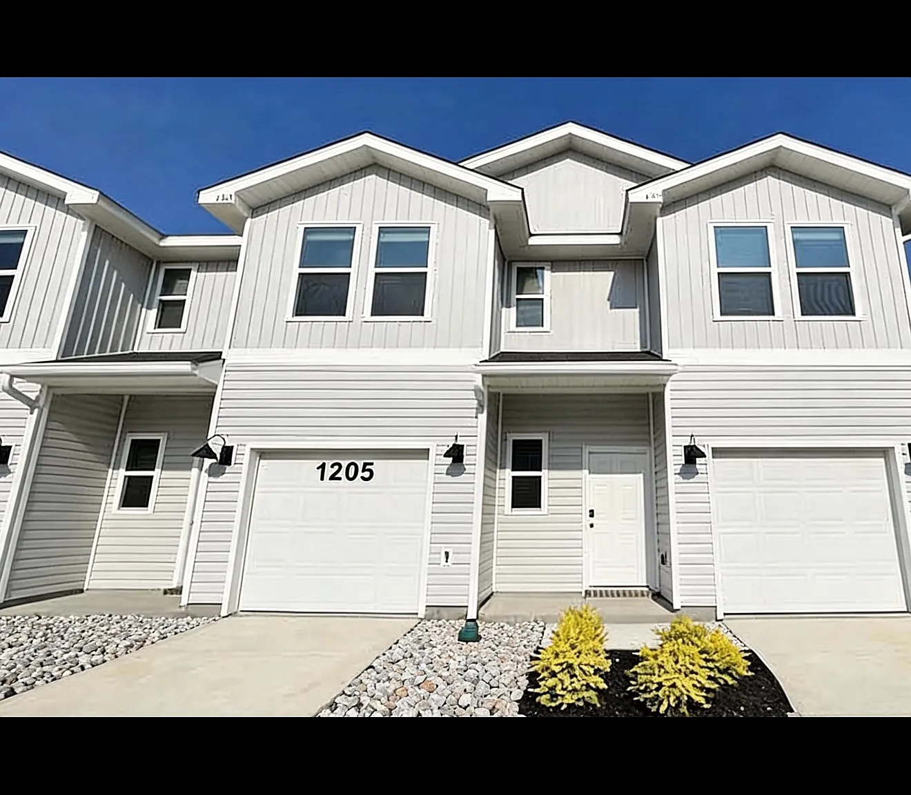 3 bed, 2.5 bath, 1540 sqft, $2,200 — Photo 2