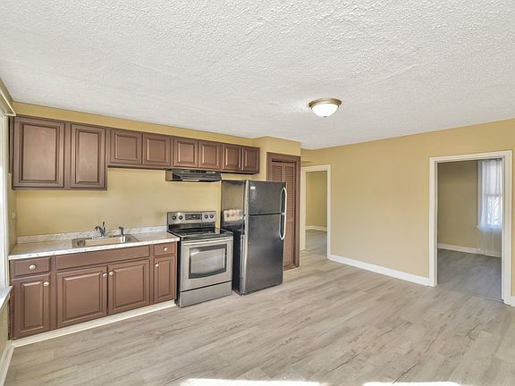 5th image of 189 N Warren Ave Unit 3