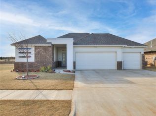 1921 Sara Vista Dr, Yukon, OK 73099