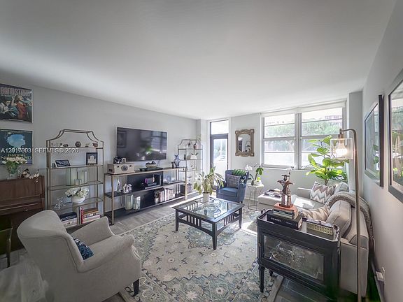 5th image of 90 Edgewater Dr APT 114