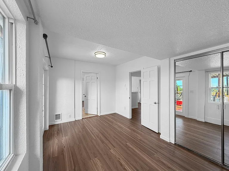 1725 S 35th St — Photo 15