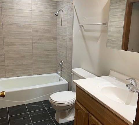 3rd image of 3055 N Sheffield Ave APT 3B