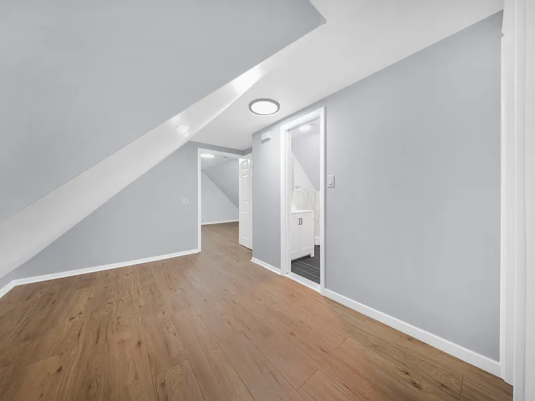 15 Tuttle St #2 — Photo 24