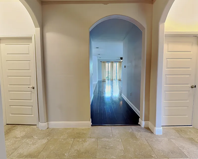 3 bed, 2.0 bath, 1921 sqft, $2,950 — Photo 2