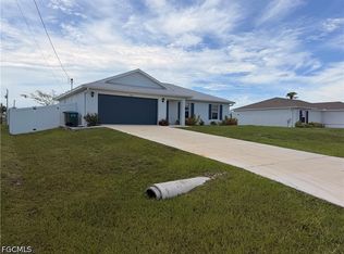 3214 NE 14th Place Cpe, Coral, FL 33909