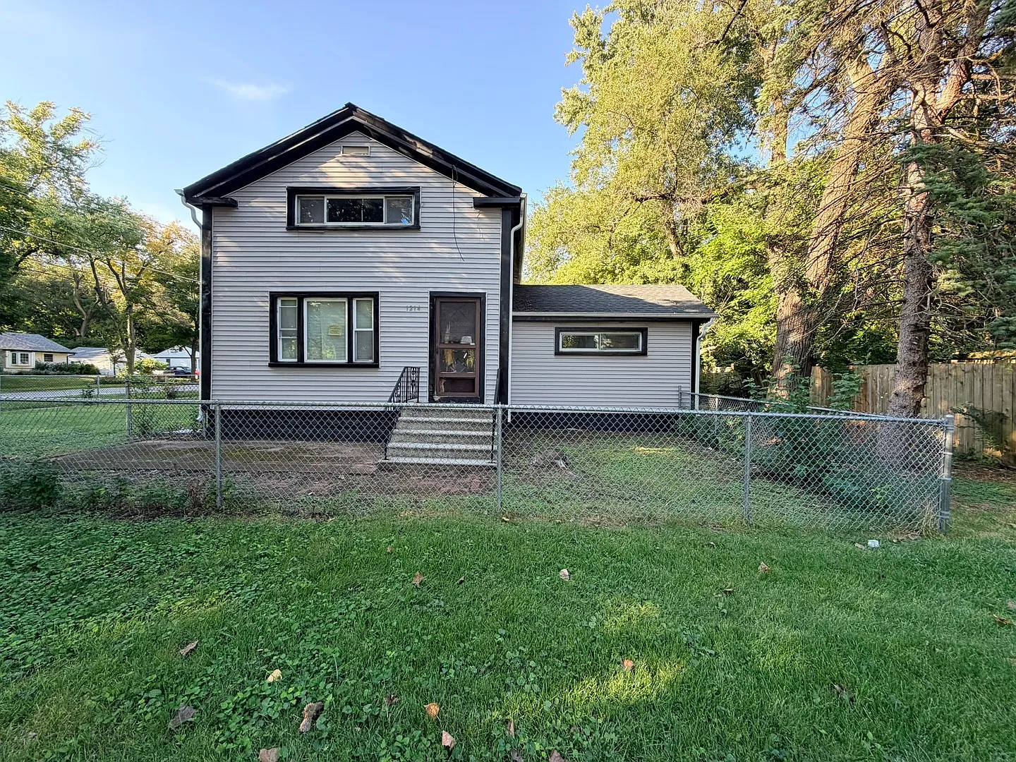 1214 Ridge Rd photo 1