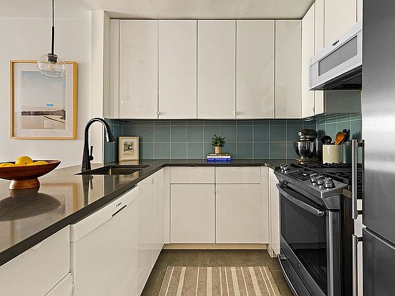 3rd image of 651 Vanderbilt St APT 2B