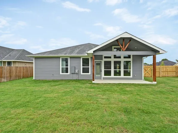 101 Callie St, Smithville, TX 78957