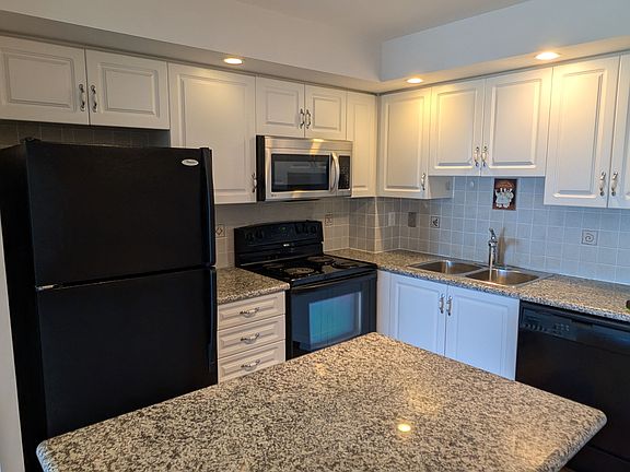 2nd image of 33 Cox Blvd #1133