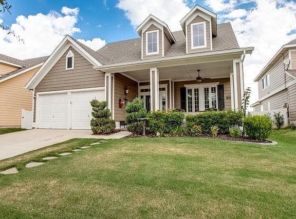2nd image of 1613 Oakcrest Dr