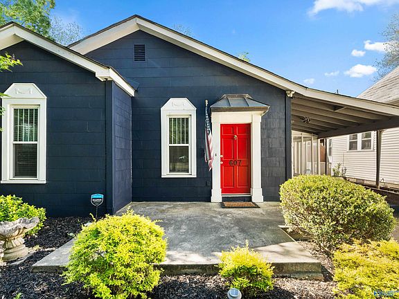 3rd image of 607 Prospect Dr SE