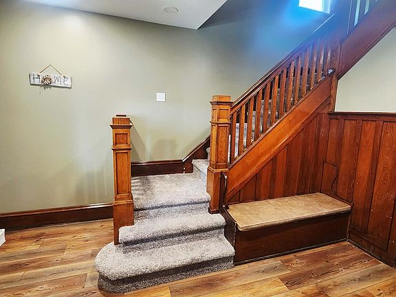 3rd image of 615 E Logan Ave