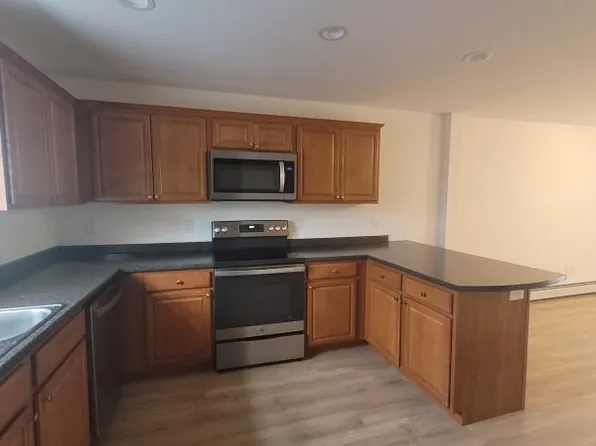 30 Jasmine Ln, Bangor, ME 04401
