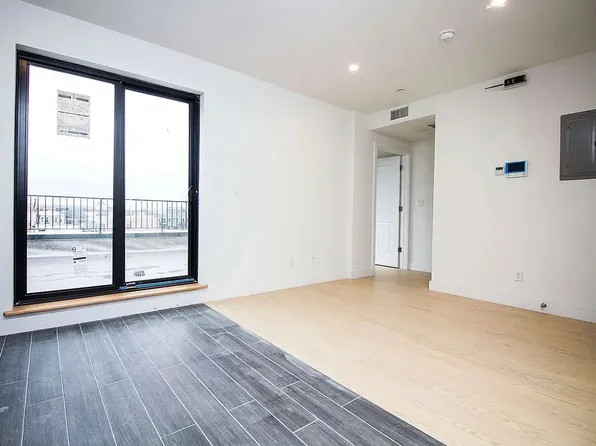 703 Hart Street image 7 of 8