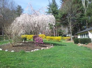 410 Comet Dr, Hendersonville, NC 28791