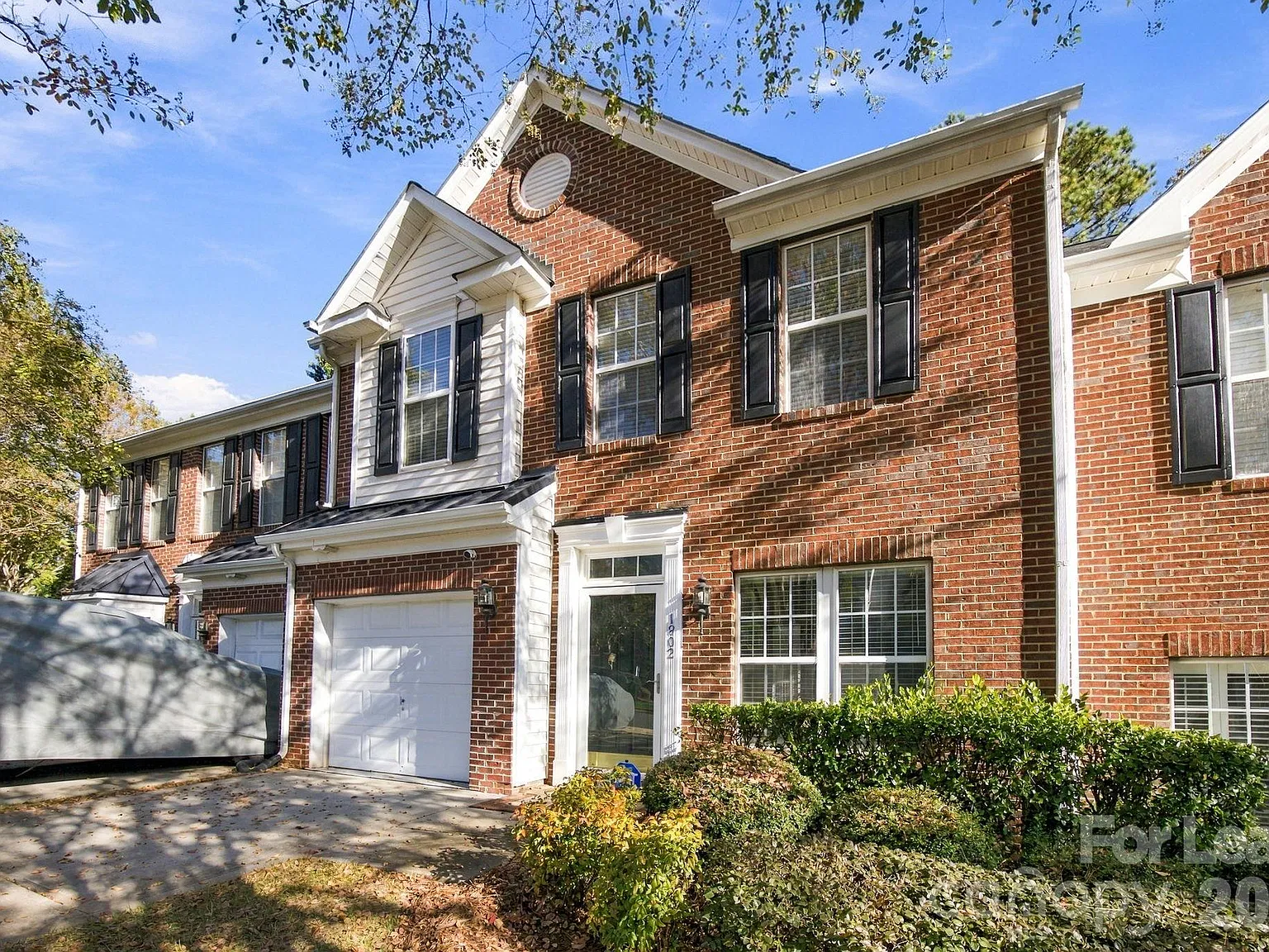 3 bed, 2.5 bath, 1807 sqft, $1,950 — Photo 2