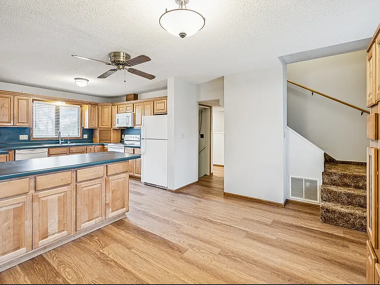 220 B St — Photo 19