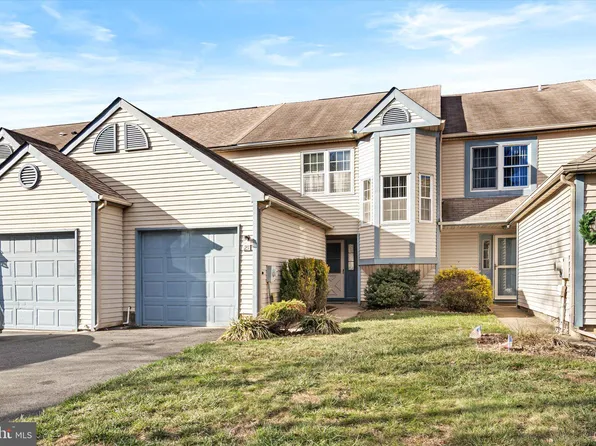 25 Willow Bend Dr, Hamilton, NJ 08690