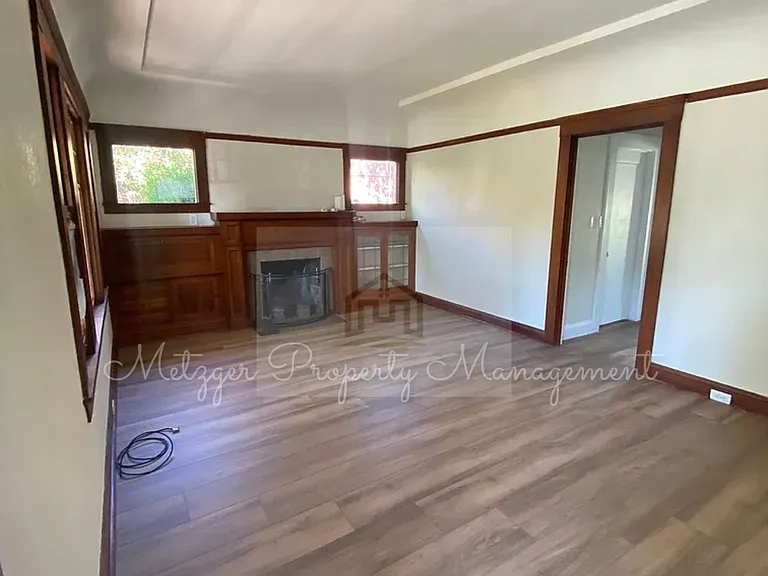 1659 Lucerne Ave — Photo 2