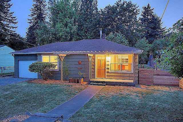 Cute as a button! Beautifully remodelled.