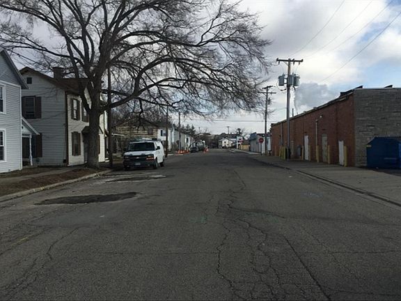 4th image of 219 Old Main St