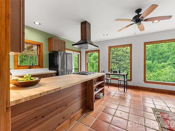2nd image of 1146 Thomas Branch Rd