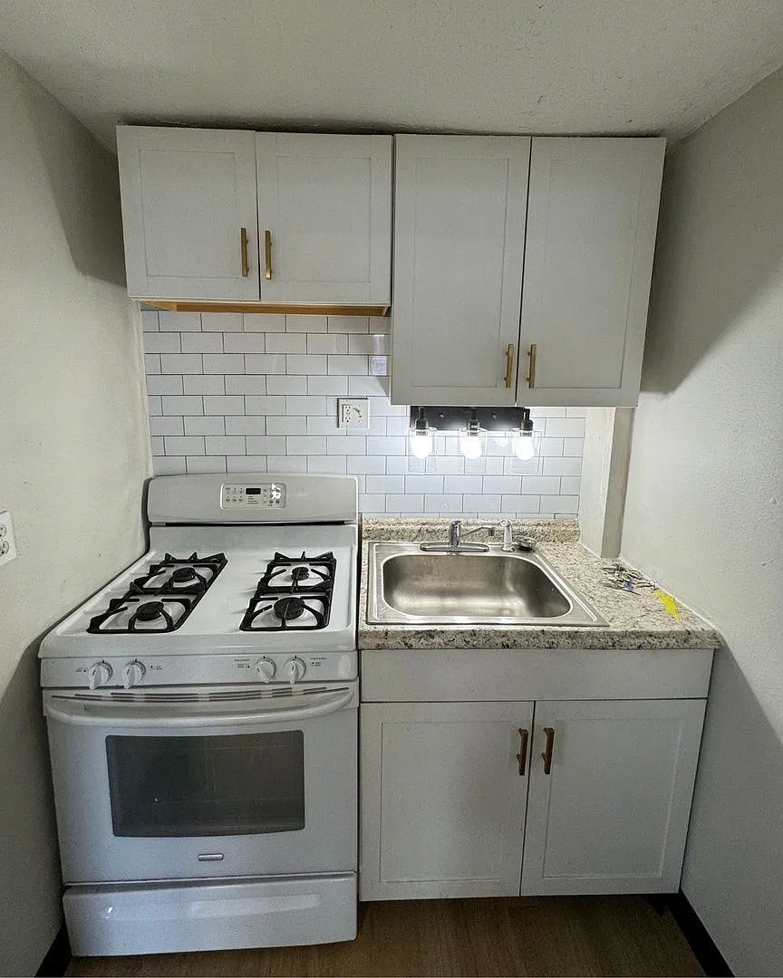 1 bed, 1.0 bath, $745 — Photo 3
