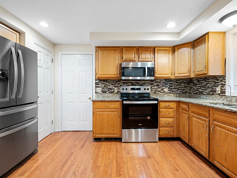 4 Nightingale Dr — Photo 6