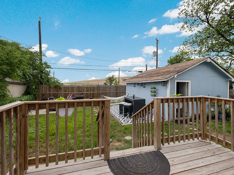 1318 Edison Dr — Photo 12