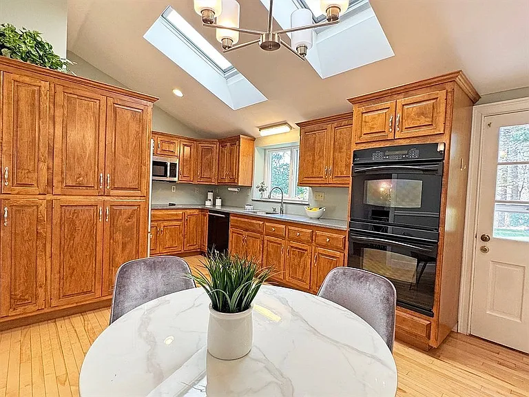 43 Sherburn Cir — Photo 8
