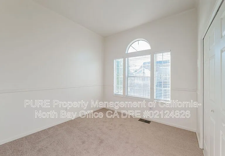 599 Spruce St — Photo 12