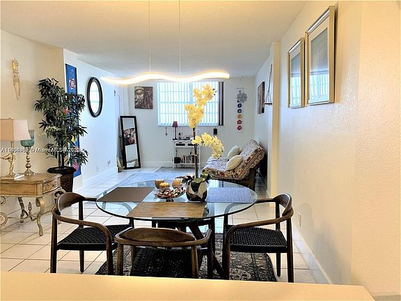 5th image of 2903 N Miami Beach Blvd #406